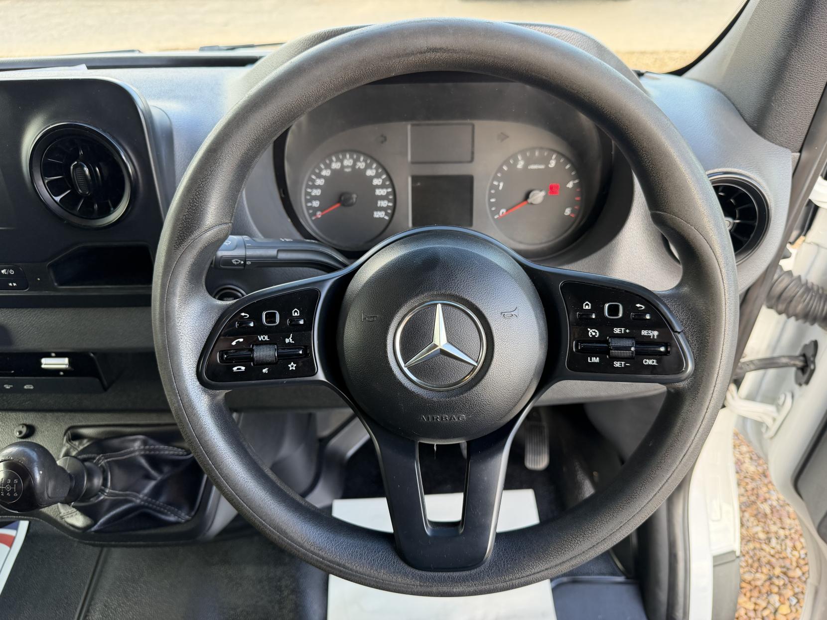 2019 Mercedes-Benz Sprinter 2.1 316 CDI Panel Van 5dr Diesel Manual RWD L2 H2 Euro 6 (163 ps) - Thumbnail 17