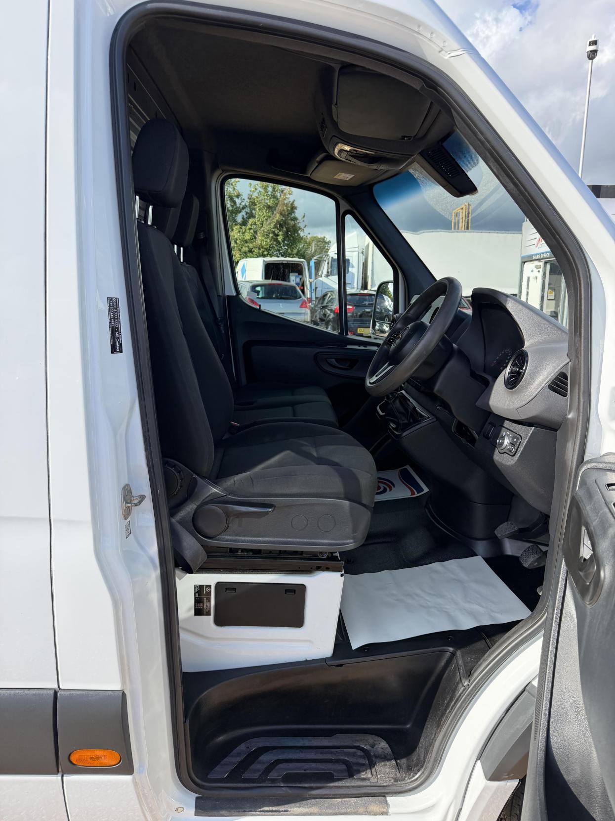 2019 Mercedes-Benz Sprinter 2.1 316 CDI Panel Van 5dr Diesel Manual RWD L2 H2 Euro 6 (163 ps) - Thumbnail 14