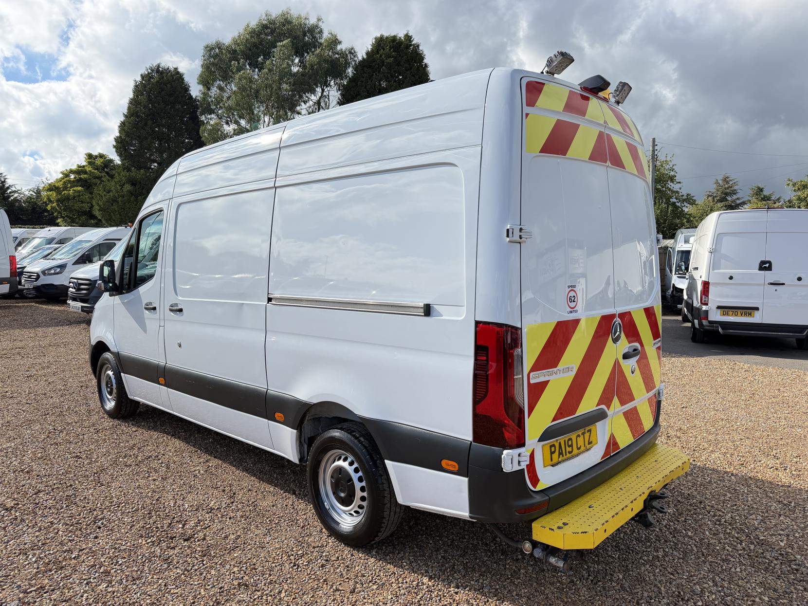 2019 Mercedes-Benz Sprinter 2.1 316 CDI Panel Van 5dr Diesel Manual RWD L2 H2 Euro 6 (163 ps) - Thumbnail 9