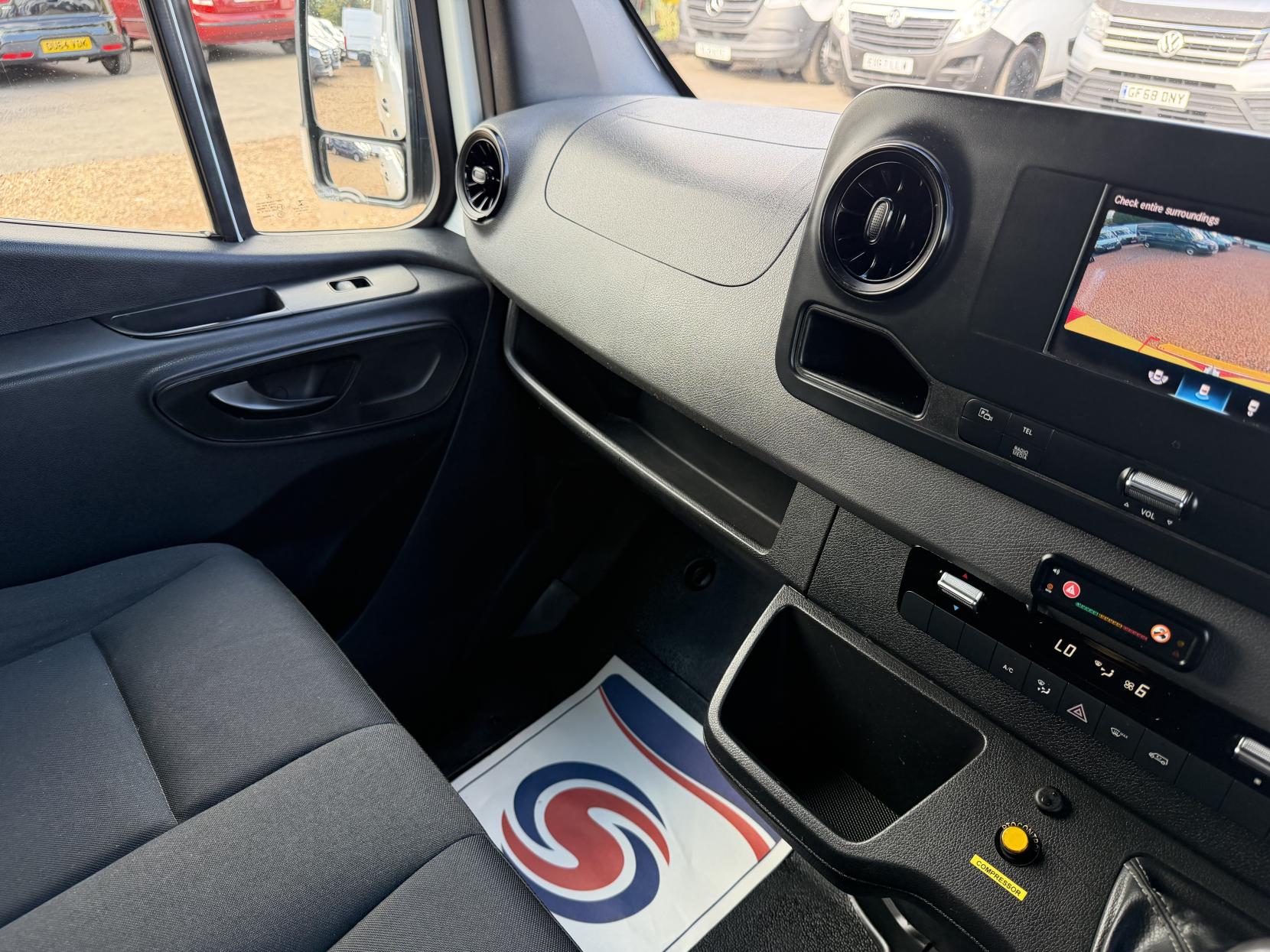 2019 Mercedes-Benz Sprinter 2.1 316 CDI Panel Van 5dr Diesel Manual RWD L2 H2 Euro 6 (163 ps) - Thumbnail 31