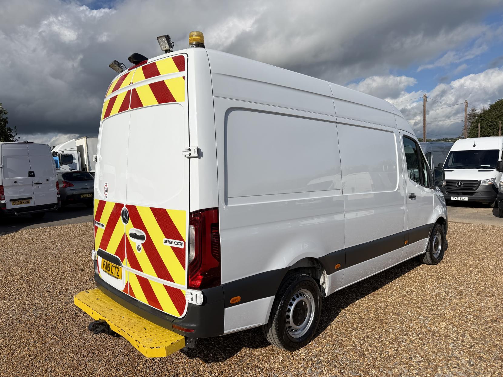 2019 Mercedes-Benz Sprinter 2.1 316 CDI Panel Van 5dr Diesel Manual RWD L2 H2 Euro 6 (163 ps) - Thumbnail 11