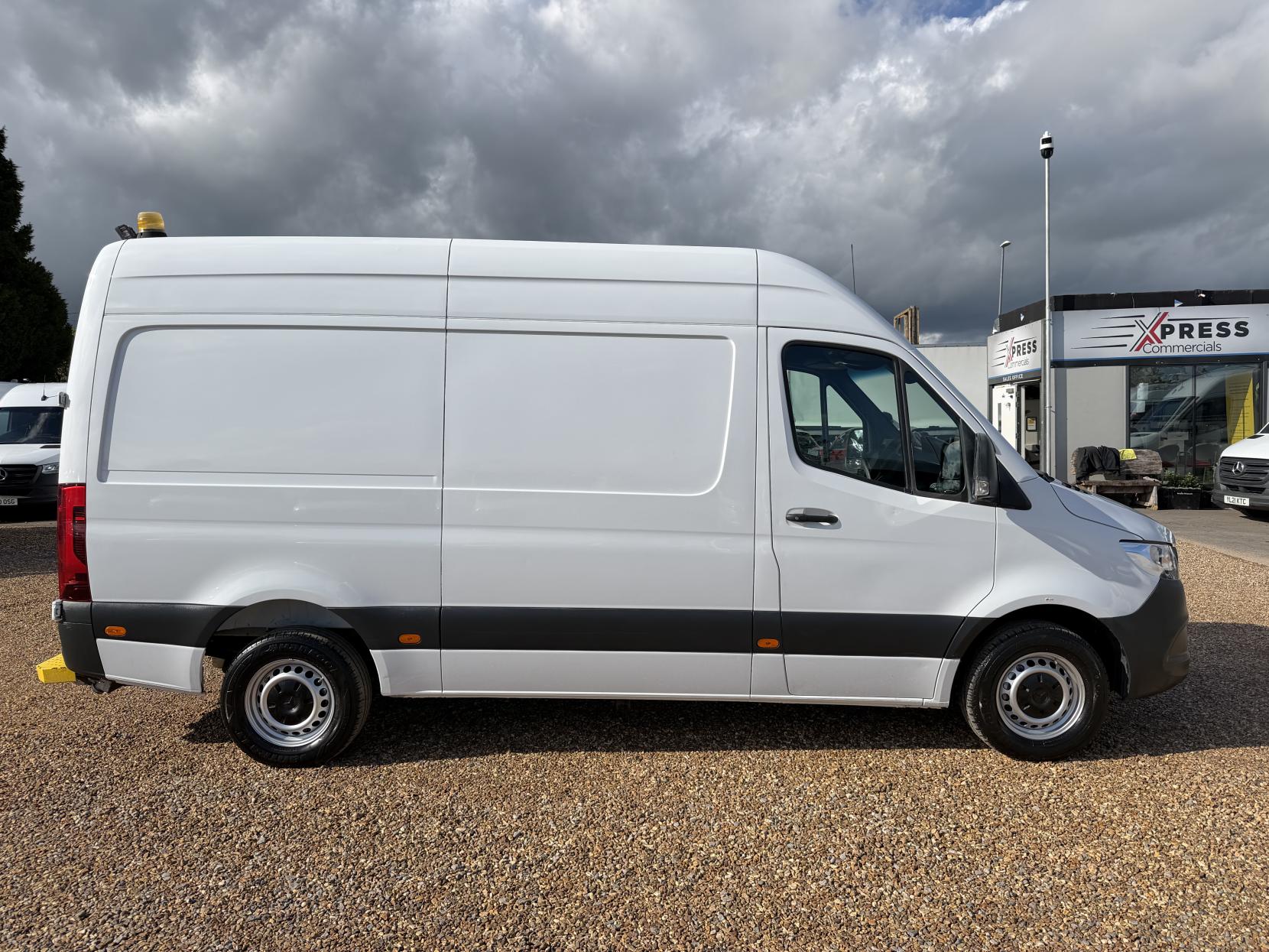 2019 Mercedes-Benz Sprinter 2.1 316 CDI Panel Van 5dr Diesel Manual RWD L2 H2 Euro 6 (163 ps) - Thumbnail 12