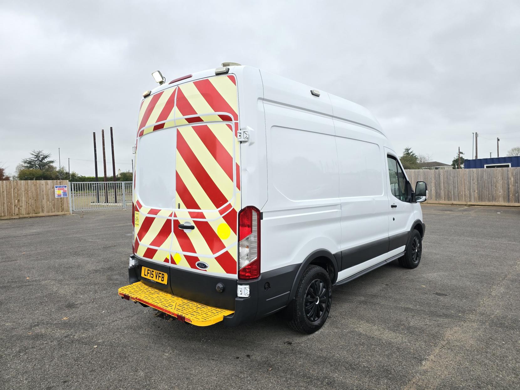 Ford Transit 2.2 TDCi 350 Panel Van 5dr Diesel Manual RWD L2 H3 Euro 5 (125 ps)