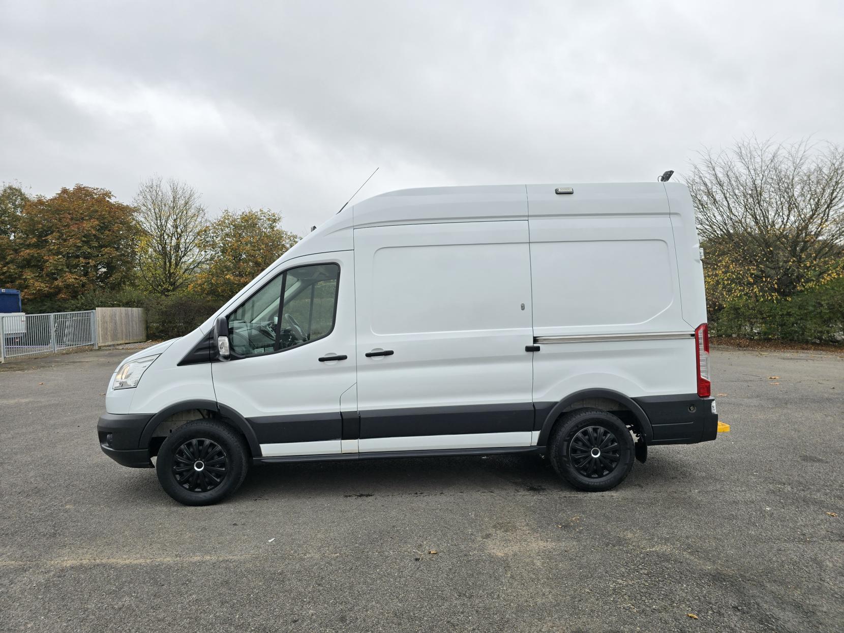 Ford Transit 2.2 TDCi 350 Panel Van 5dr Diesel Manual RWD L2 H3 Euro 5 (125 ps)