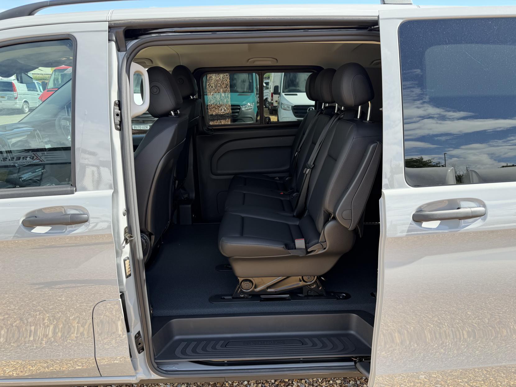 2026 Mercedes-Benz Vito 2.0 119 CDI SELECT Crew Van Double Cab 5dr Diesel G-Tronic RWD L3 Euro 6 (s/s) (190 ps) - Thumbnail 48