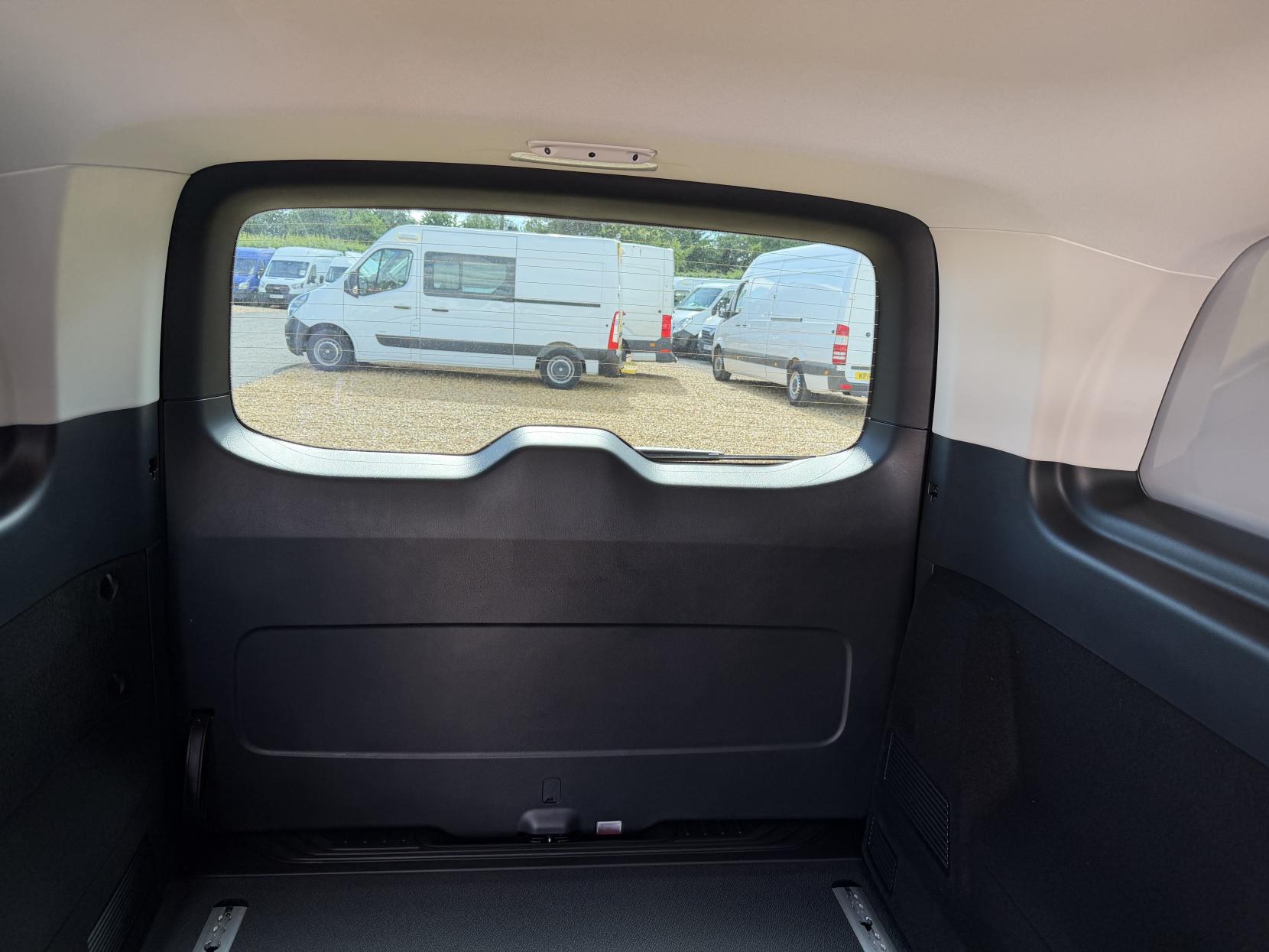 2026 Mercedes-Benz Vito 2.0 119 CDI SELECT Crew Van Double Cab 5dr Diesel G-Tronic RWD L3 Euro 6 (s/s) (190 ps) - Thumbnail 55