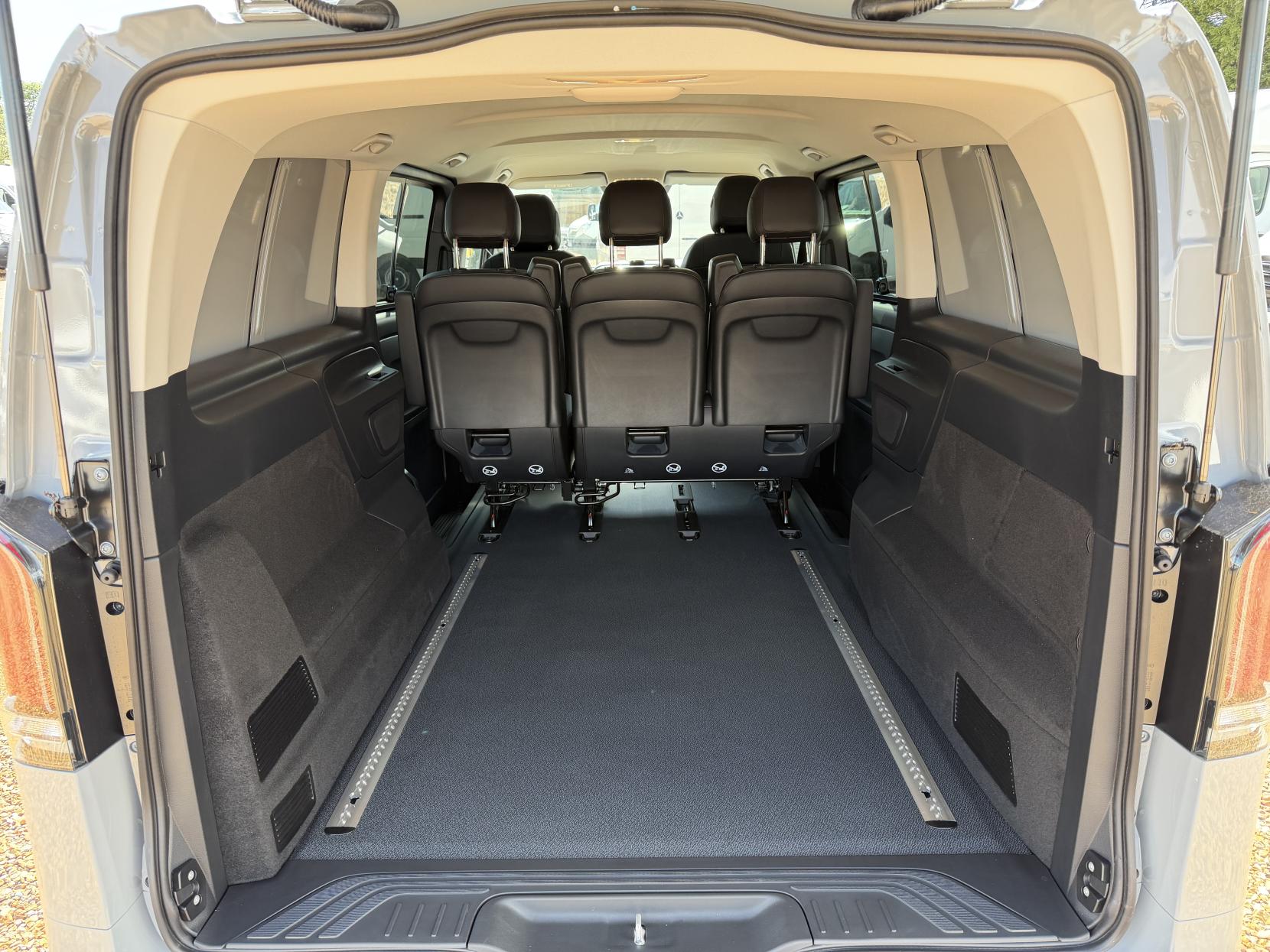 2026 Mercedes-Benz Vito 2.0 119 CDI SELECT Crew Van Double Cab 5dr Diesel G-Tronic RWD L3 Euro 6 (s/s) (190 ps) - Thumbnail 3