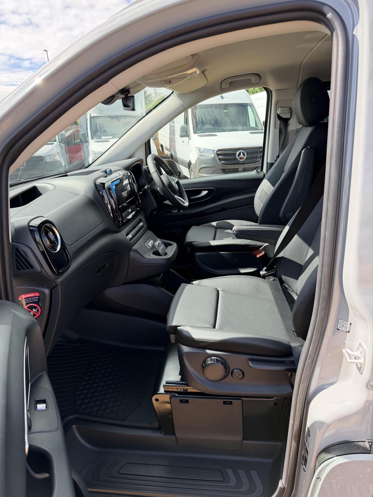 2026 Mercedes-Benz Vito 2.0 119 CDI SELECT Crew Van Double Cab 5dr Diesel G-Tronic RWD L3 Euro 6 (s/s) (190 ps) - Thumbnail 16