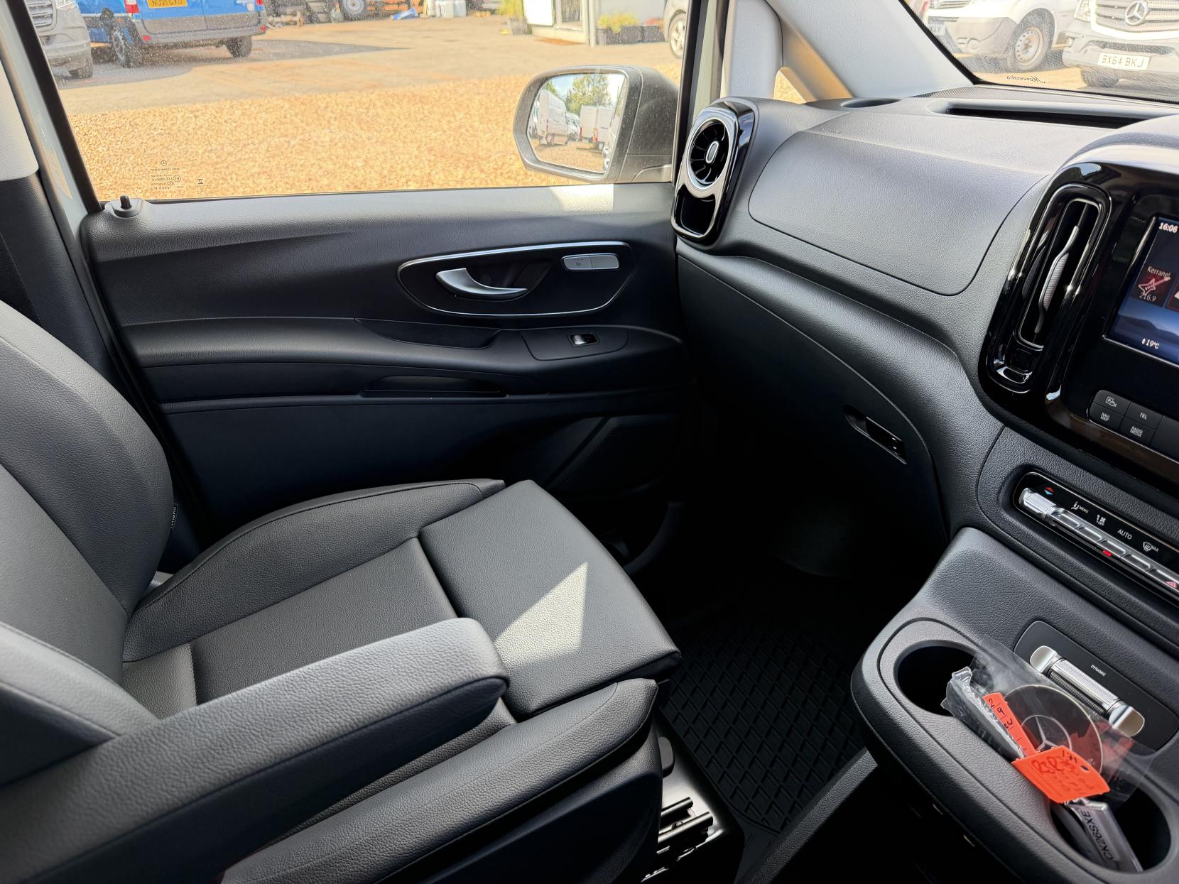 2026 Mercedes-Benz Vito 2.0 119 CDI SELECT Crew Van Double Cab 5dr Diesel G-Tronic RWD L3 Euro 6 (s/s) (190 ps) - Thumbnail 41