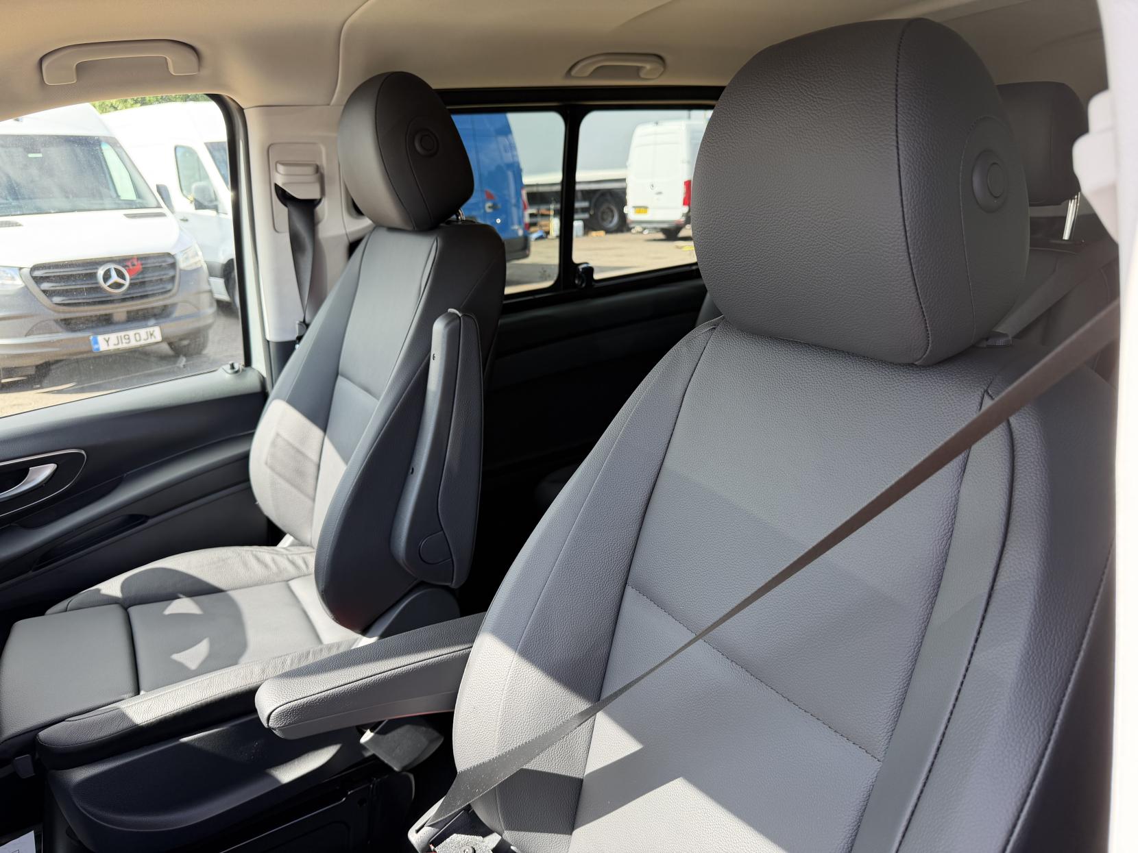 2026 Mercedes-Benz Vito 2.0 119 CDI SELECT Crew Van Double Cab 5dr Diesel G-Tronic RWD L3 Euro 6 (s/s) (190 ps) - Thumbnail 21