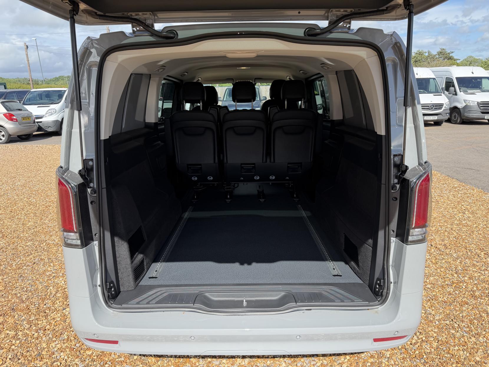 2026 Mercedes-Benz Vito 2.0 119 CDI SELECT Crew Van Double Cab 5dr Diesel G-Tronic RWD L3 Euro 6 (s/s) (190 ps) - Thumbnail 50