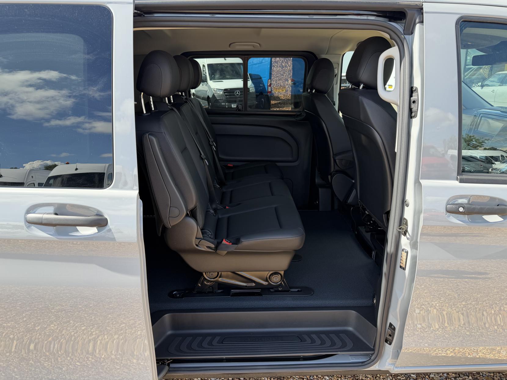 2026 Mercedes-Benz Vito 2.0 119 CDI SELECT Crew Van Double Cab 5dr Diesel G-Tronic RWD L3 Euro 6 (s/s) (190 ps) - Thumbnail 44