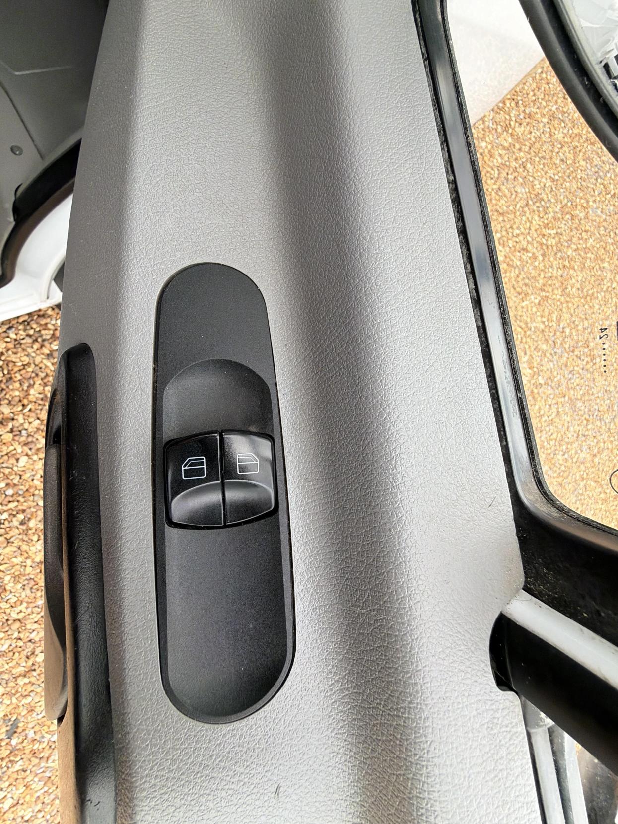 2016 Mercedes-Benz Sprinter 2.1 211 CDi Panel Van 5dr Diesel Manual RWD L1 (231 g/km, 112 bhp) - Thumbnail 21