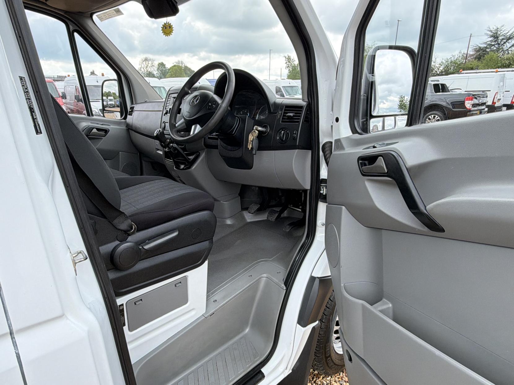 2016 Mercedes-Benz Sprinter 2.1 211 CDi Panel Van 5dr Diesel Manual RWD L1 (231 g/km, 112 bhp) - Thumbnail 11
