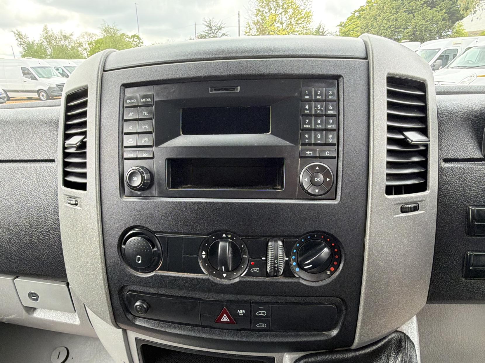 2016 Mercedes-Benz Sprinter 2.1 211 CDi Panel Van 5dr Diesel Manual RWD L1 (231 g/km, 112 bhp) - Thumbnail 13