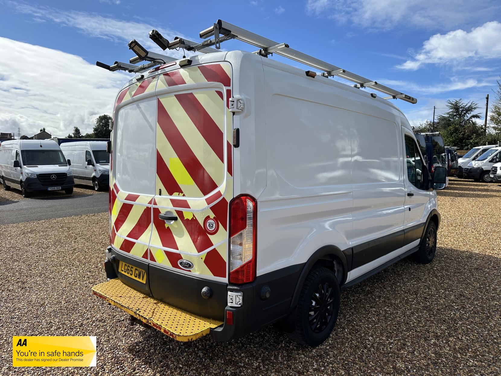 Ford Transit 2.2 TDCi 350 Panel Van 5dr Diesel Manual RWD L2 H2 Euro 5 (125 ps)