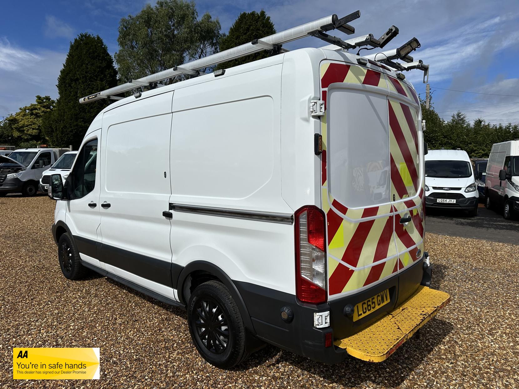 Ford Transit 2.2 TDCi 350 Panel Van 5dr Diesel Manual RWD L2 H2 Euro 5 (125 ps)