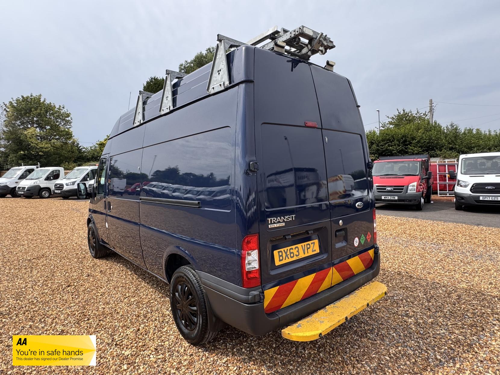Ford Transit 2.2 TDCi 350 Panel Van 3dr Diesel Manual FWD L2 H3 (209 g/km, 123 bhp)