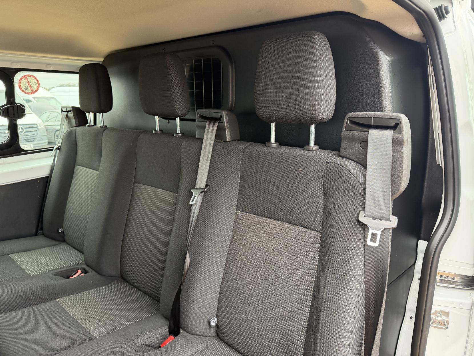 Ford Transit Custom 2.0 TDCi 310 Panel Van 5dr Diesel Manual L2 H1 (167 g/km, 104 bhp)