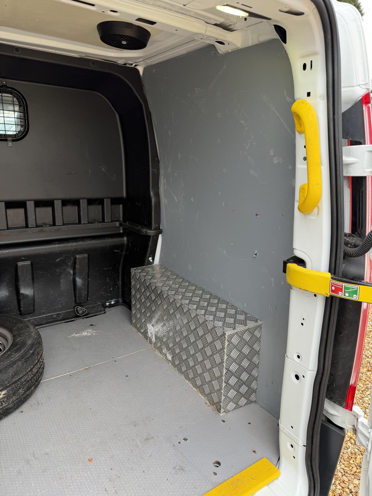 Ford Transit Custom 2.0 TDCi 310 Panel Van 5dr Diesel Manual L2 H1 (167 g/km, 104 bhp)