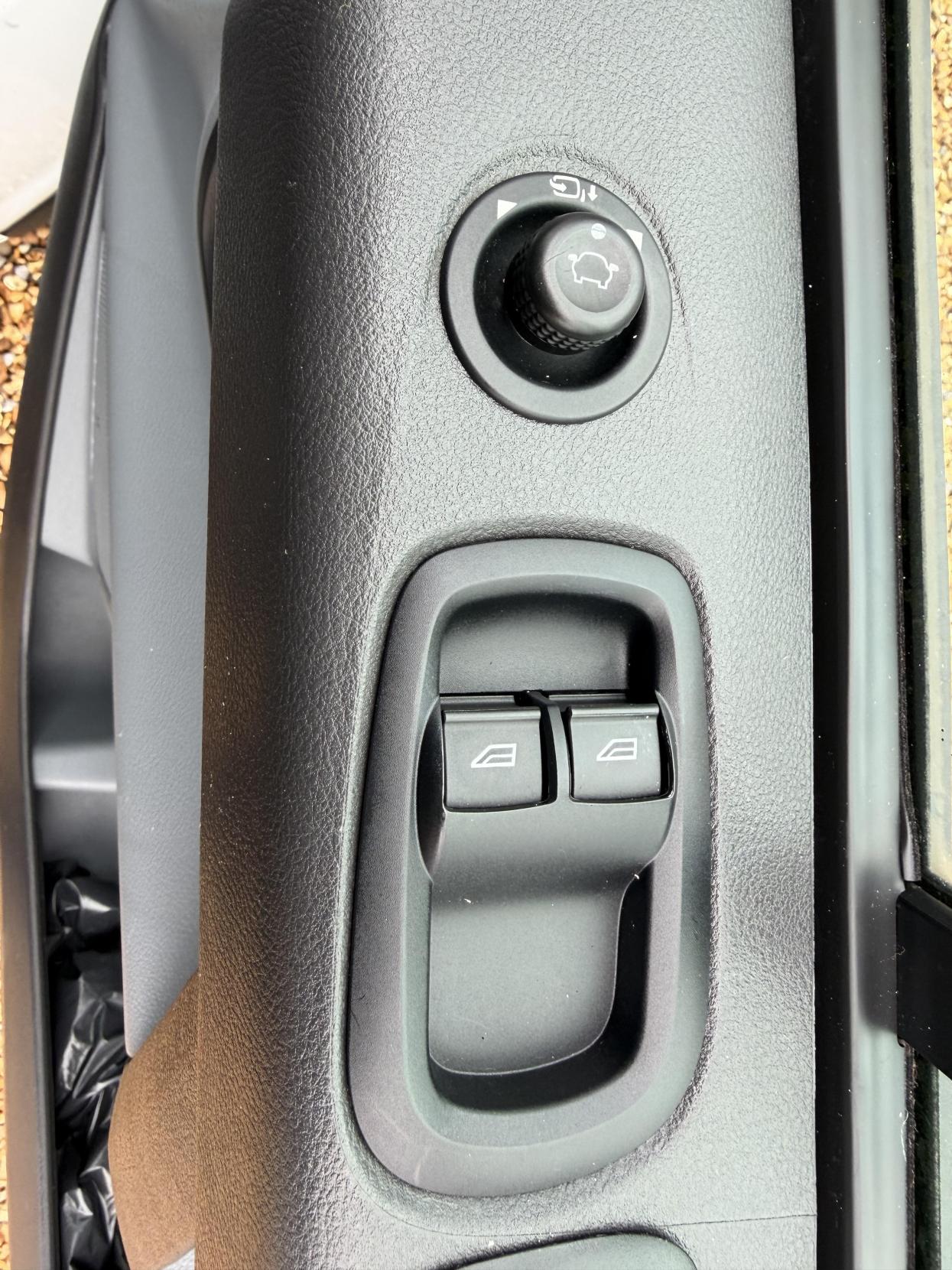 Ford Transit Custom 2.0 TDCi 310 Panel Van 5dr Diesel Manual L2 H1 (167 g/km, 104 bhp)