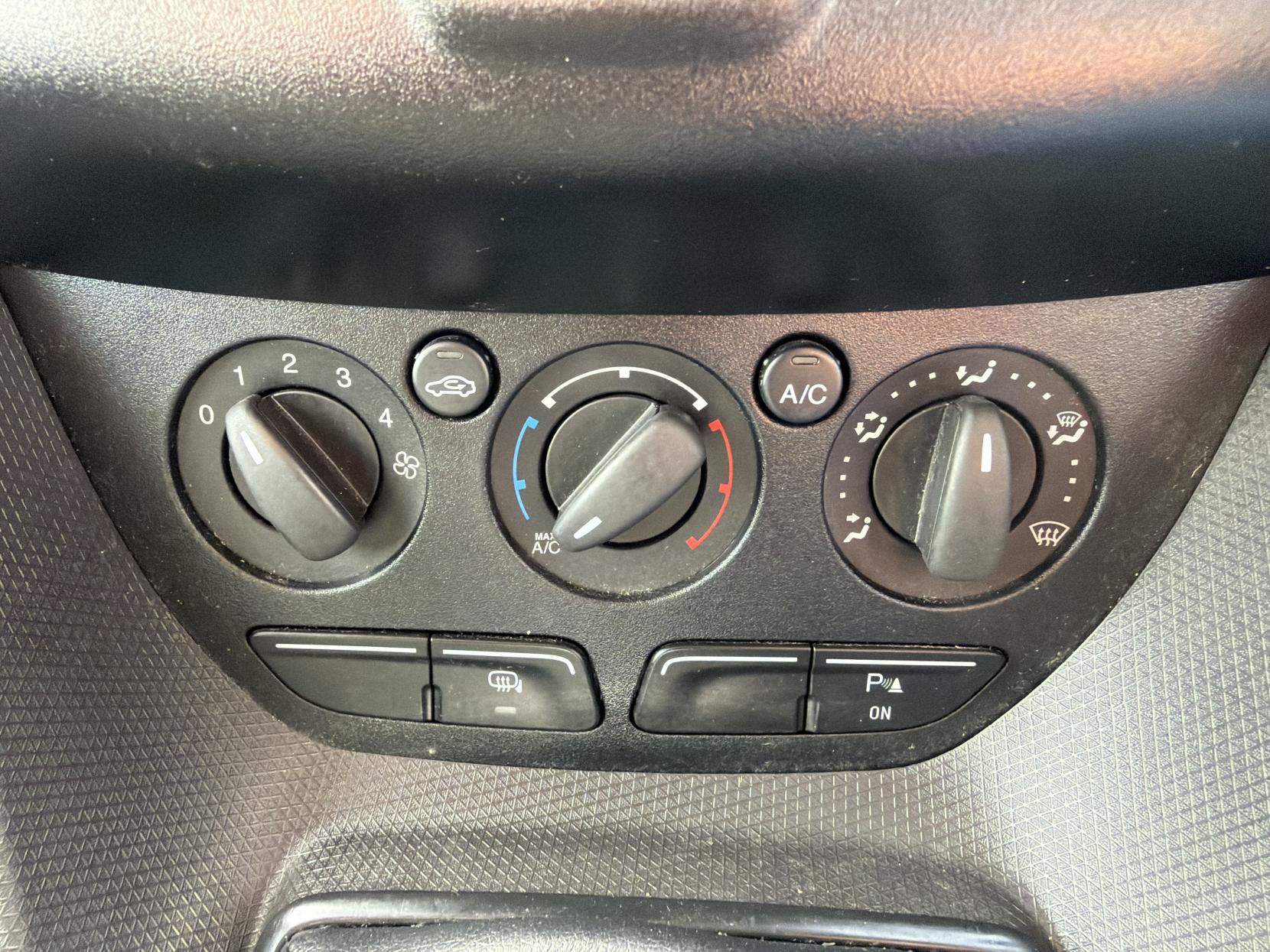 Ford Transit Connect 1.5 TDCi 220 Panel Van 5dr Diesel Manual L1 H1 (124 g/km, 99 bhp)