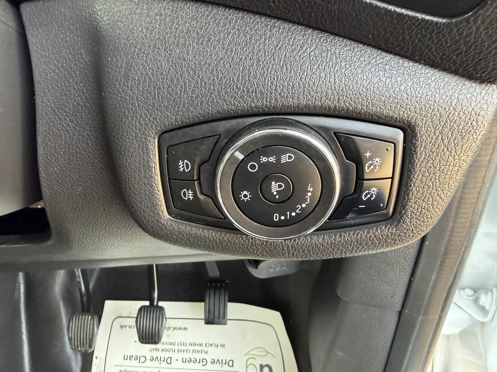 Ford Transit Connect 1.5 TDCi 220 Panel Van 5dr Diesel Manual L1 H1 (124 g/km, 99 bhp)