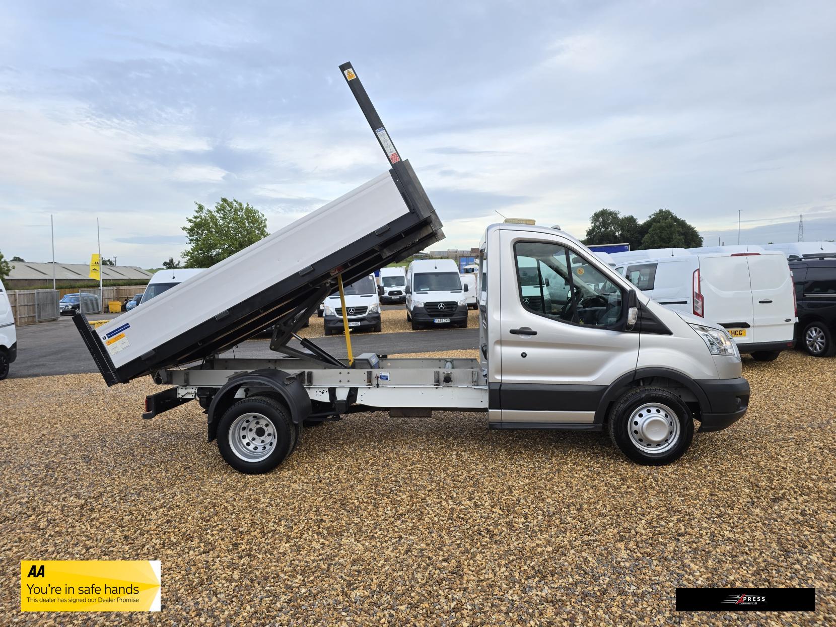 Ford Transit Transit 2.2 TDCi 350 1-Way Tipper 2dr Diesel Manual RWD L2 Euro 5 (s/s) (1-Stop) (125 ps)