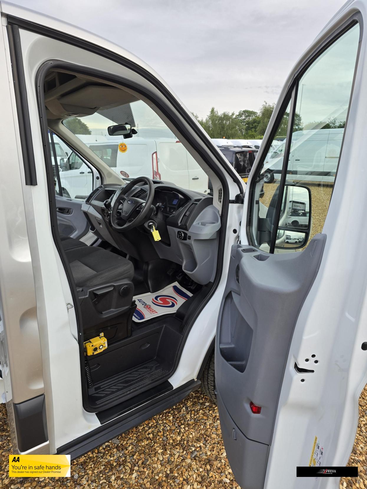 Ford Transit Transit 2.2 TDCi 350 1-Way Tipper 2dr Diesel Manual RWD L2 Euro 5 (s/s) (1-Stop) (125 ps)
