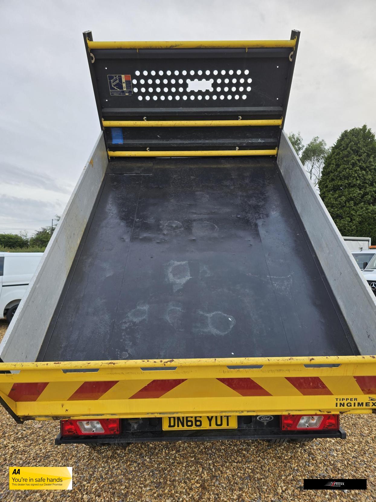 Ford Transit Transit 2.2 TDCi 350 1-Way Tipper 2dr Diesel Manual RWD L2 Euro 5 (s/s) (1-Stop) (125 ps)