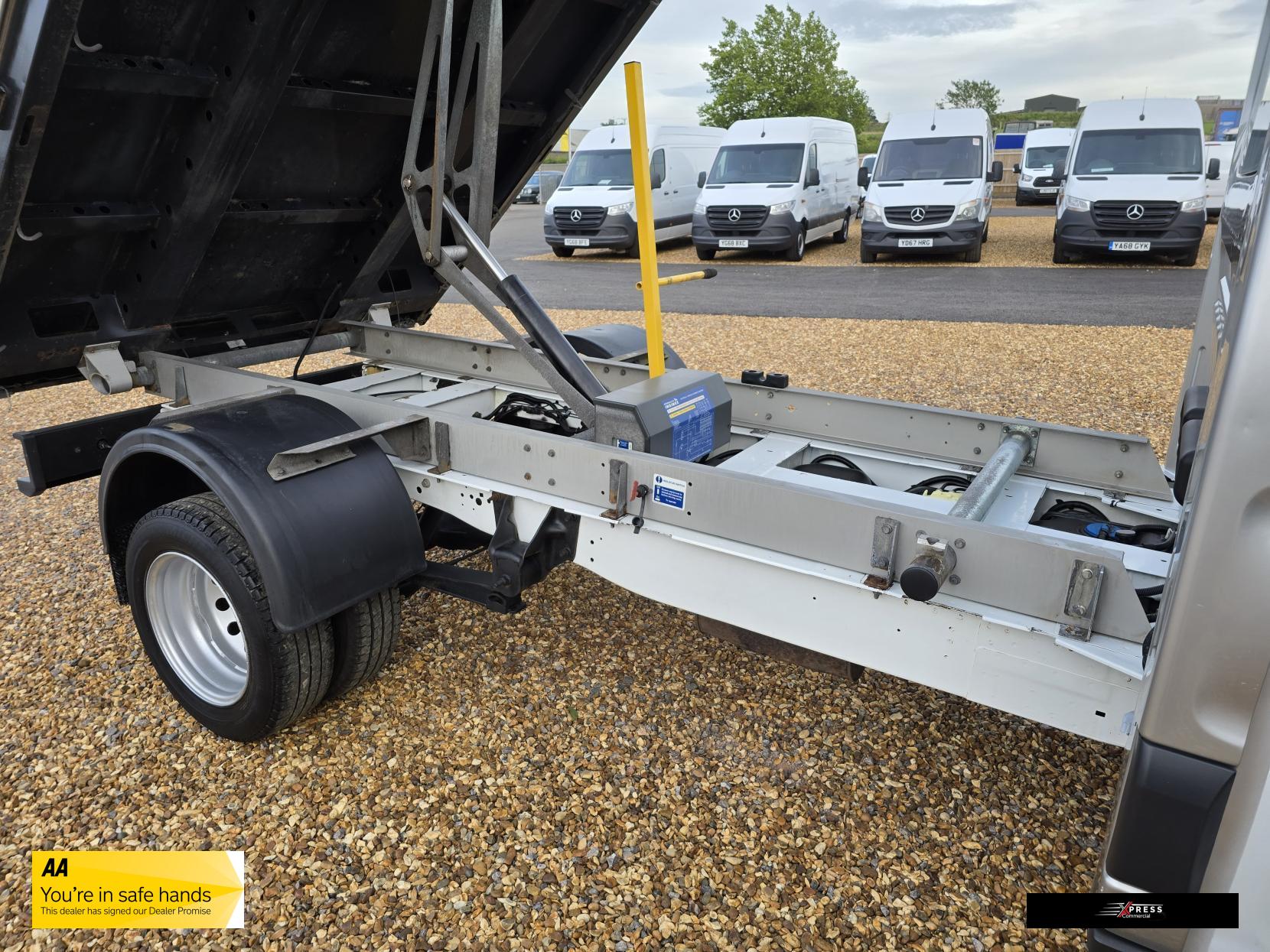 Ford Transit Transit 2.2 TDCi 350 1-Way Tipper 2dr Diesel Manual RWD L2 Euro 5 (s/s) (1-Stop) (125 ps)