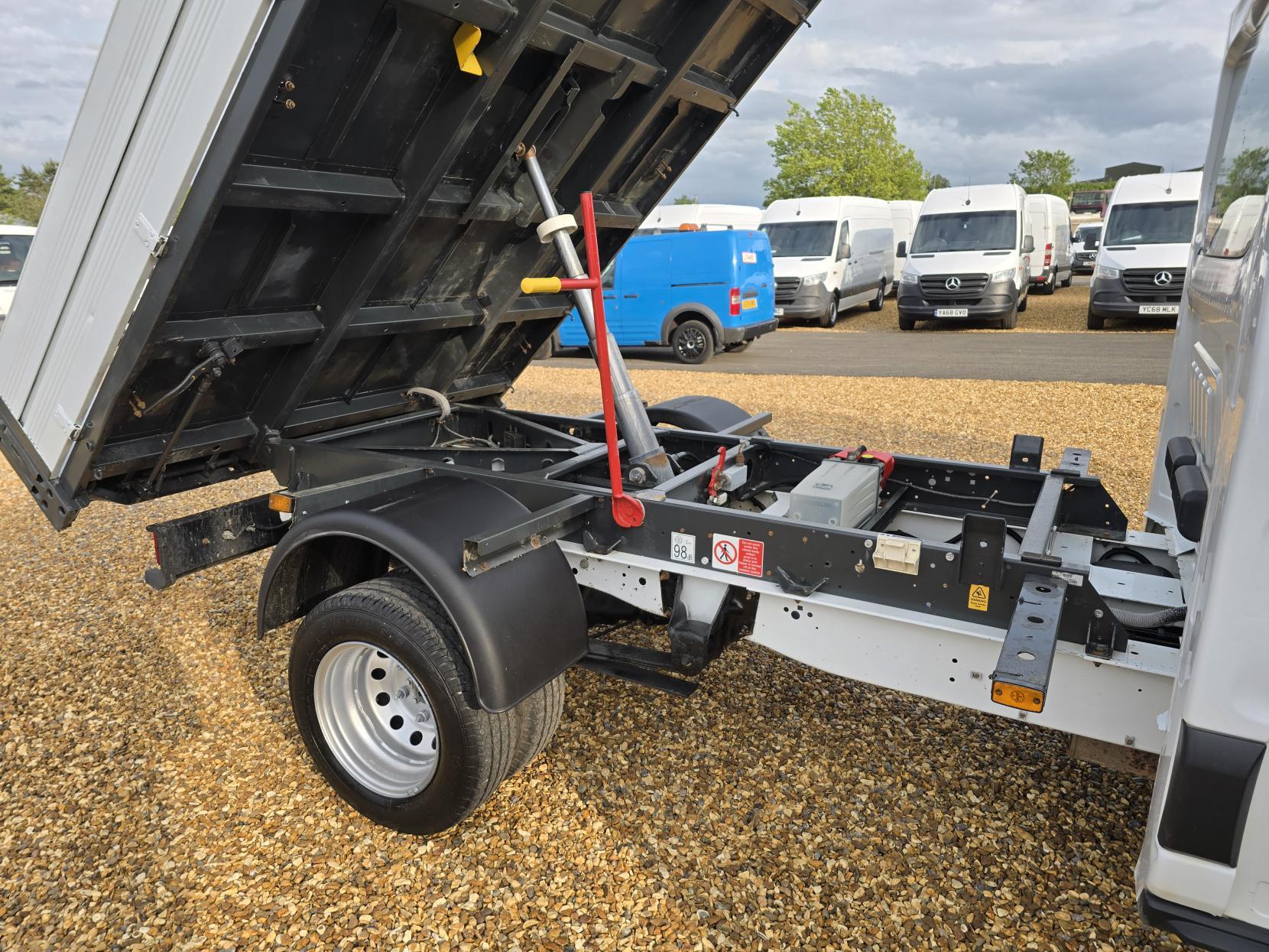 Ford Transit 2.2 TDCi 350 1-Way Double Tipper Double Cab 4dr Diesel Manual RWD L3 Euro 5 (1-Way, 1-Stop) (125 ps)