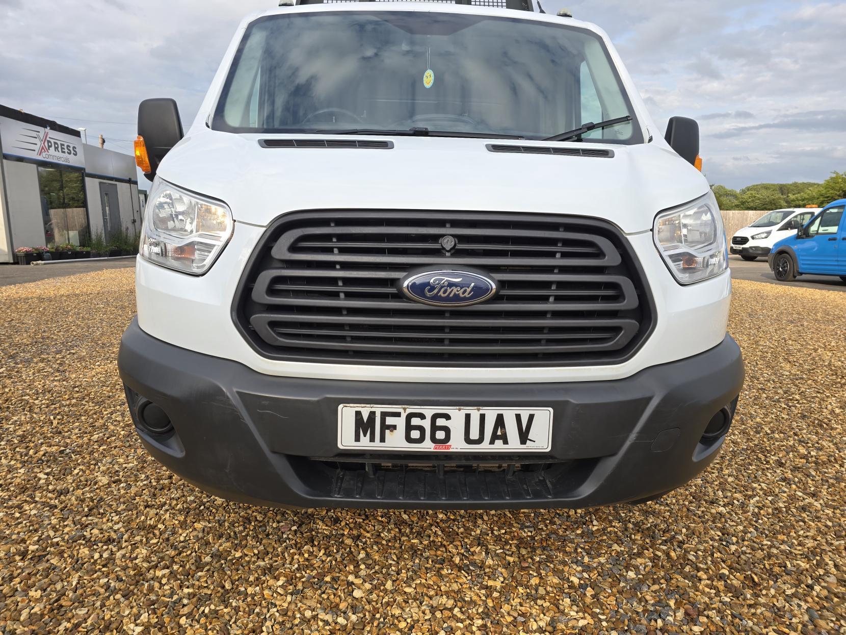 Ford Transit 2.2 TDCi 350 1-Way Double Tipper Double Cab 4dr Diesel Manual RWD L3 Euro 5 (1-Way, 1-Stop) (125 ps)