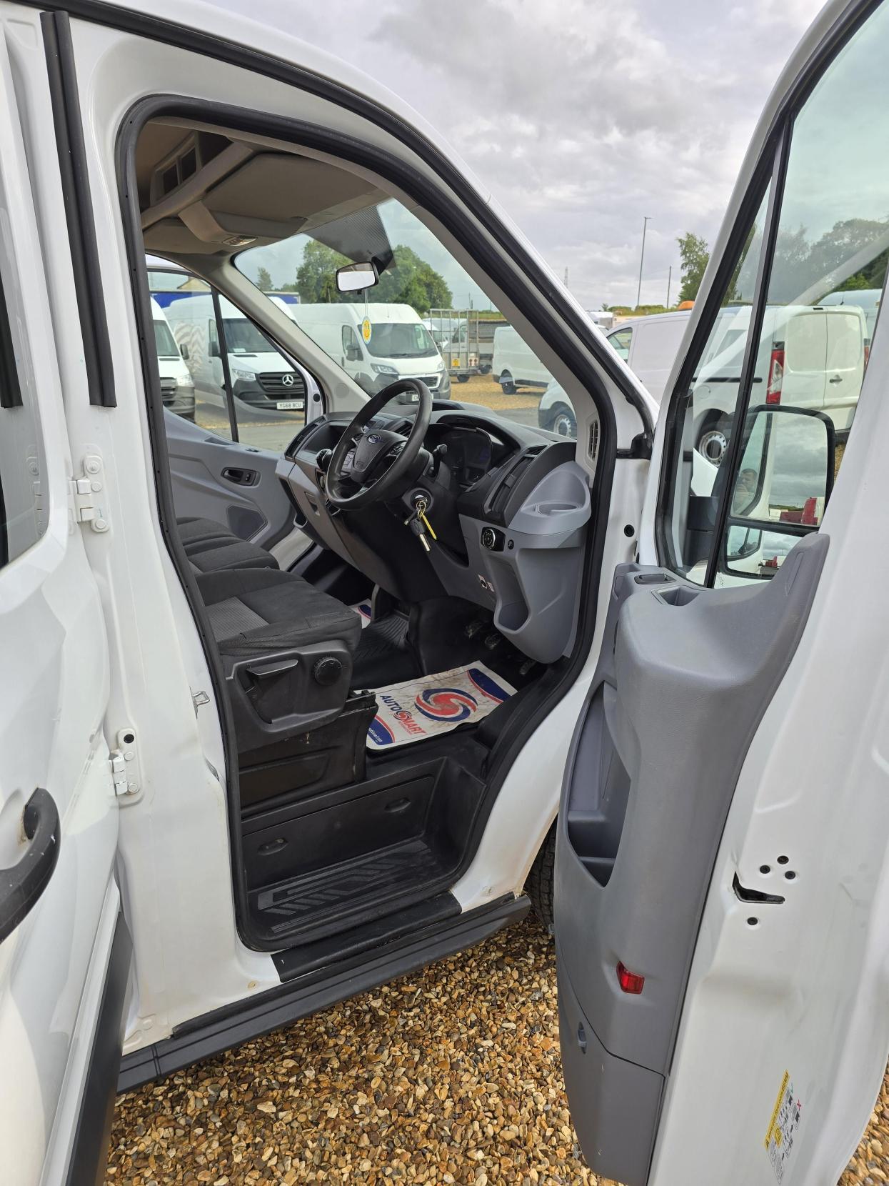 Ford Transit 2.2 TDCi 350 1-Way Double Tipper Double Cab 4dr Diesel Manual RWD L3 Euro 5 (1-Way, 1-Stop) (125 ps)