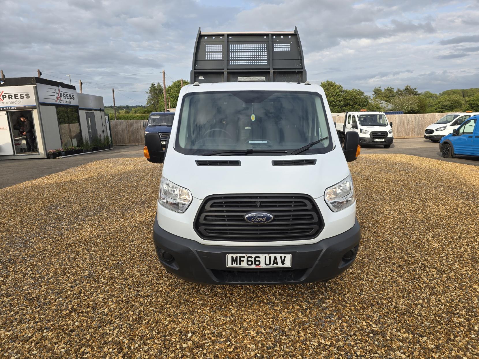 Ford Transit 2.2 TDCi 350 1-Way Double Tipper Double Cab 4dr Diesel Manual RWD L3 Euro 5 (1-Way, 1-Stop) (125 ps)