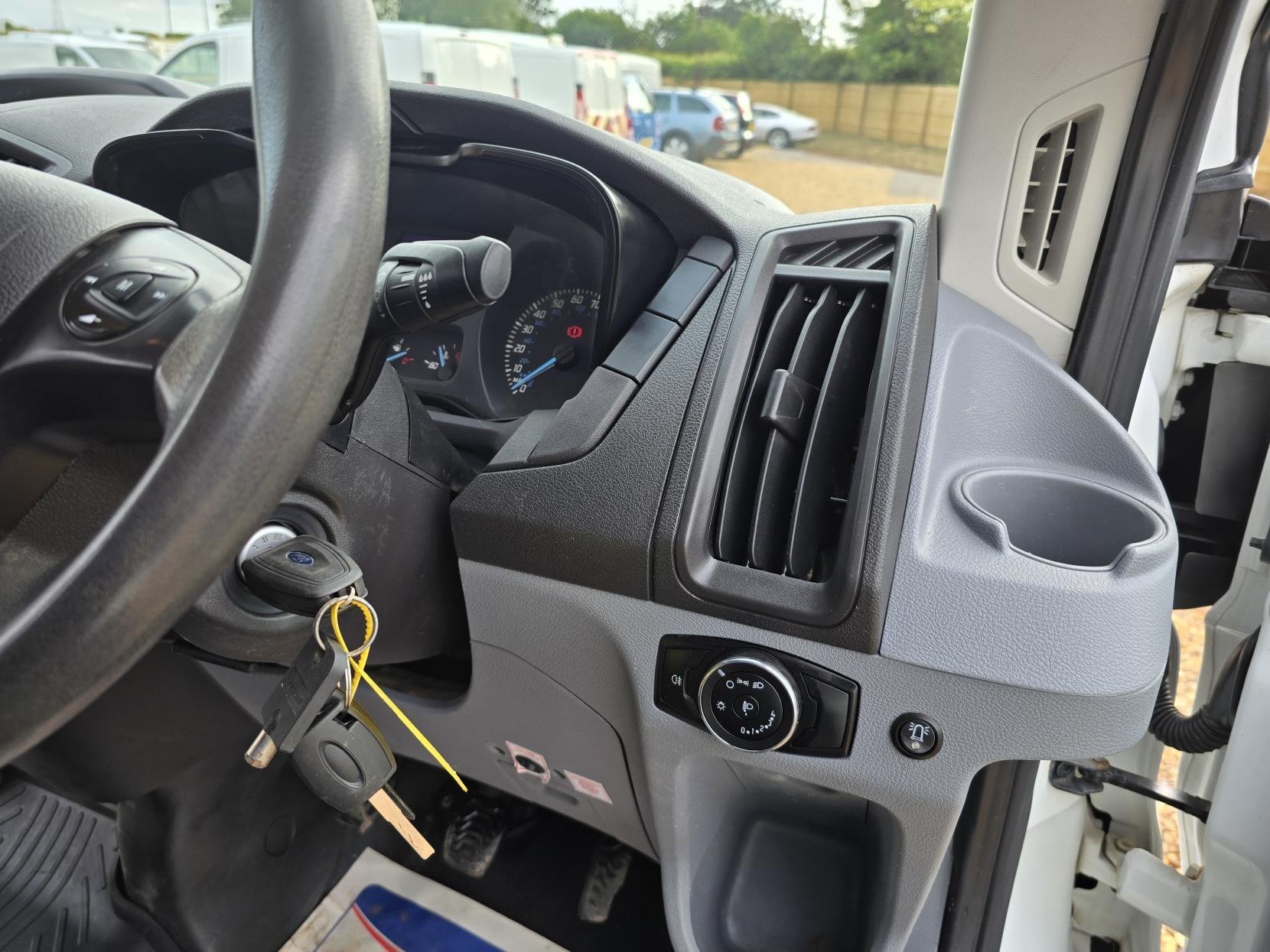Ford Transit 2.2 TDCi 350 1-Way Double Tipper Double Cab 4dr Diesel Manual RWD L3 Euro 5 (1-Way, 1-Stop) (125 ps)