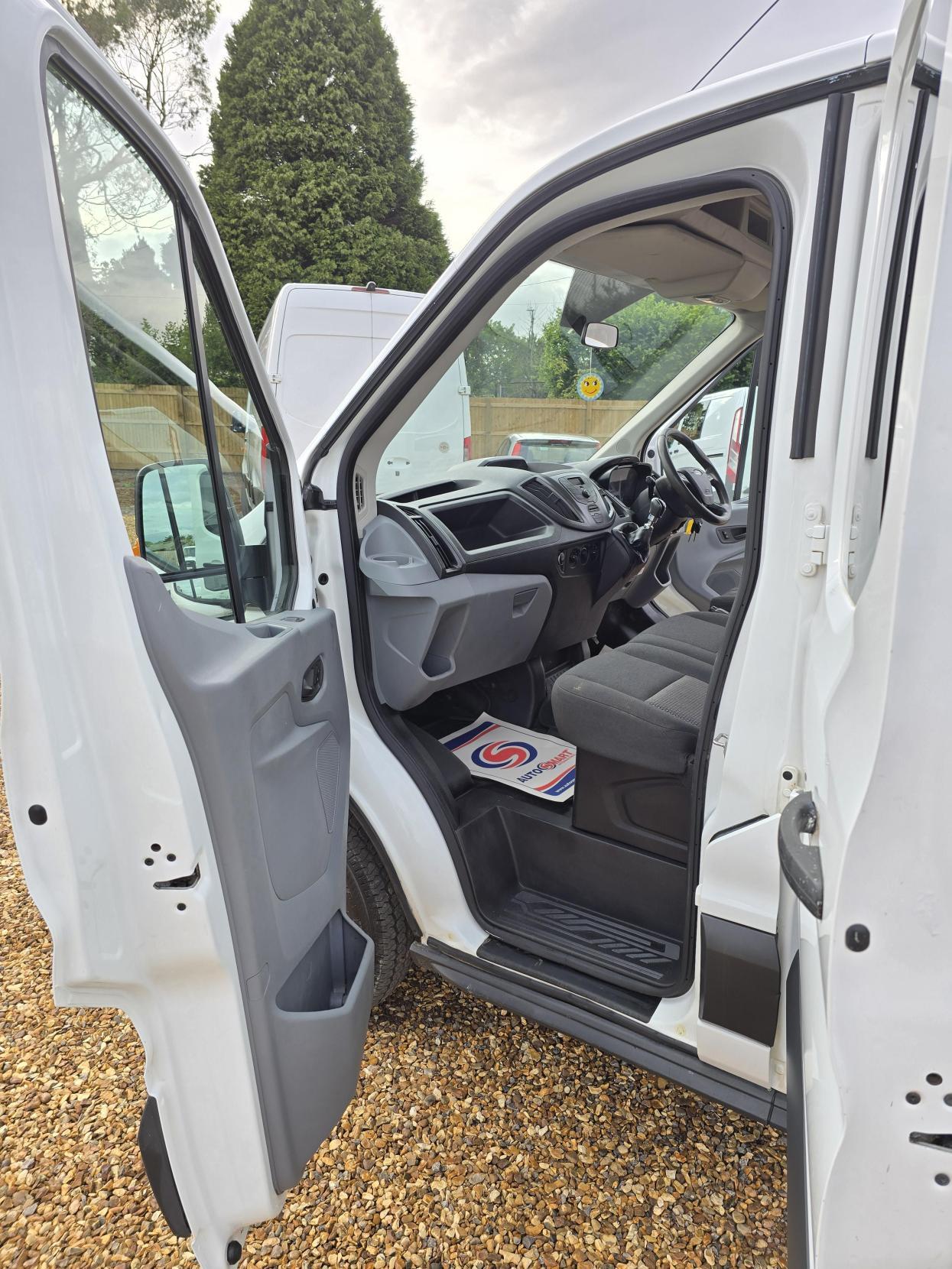 Ford Transit 2.2 TDCi 350 1-Way Double Tipper Double Cab 4dr Diesel Manual RWD L3 Euro 5 (1-Way, 1-Stop) (125 ps)