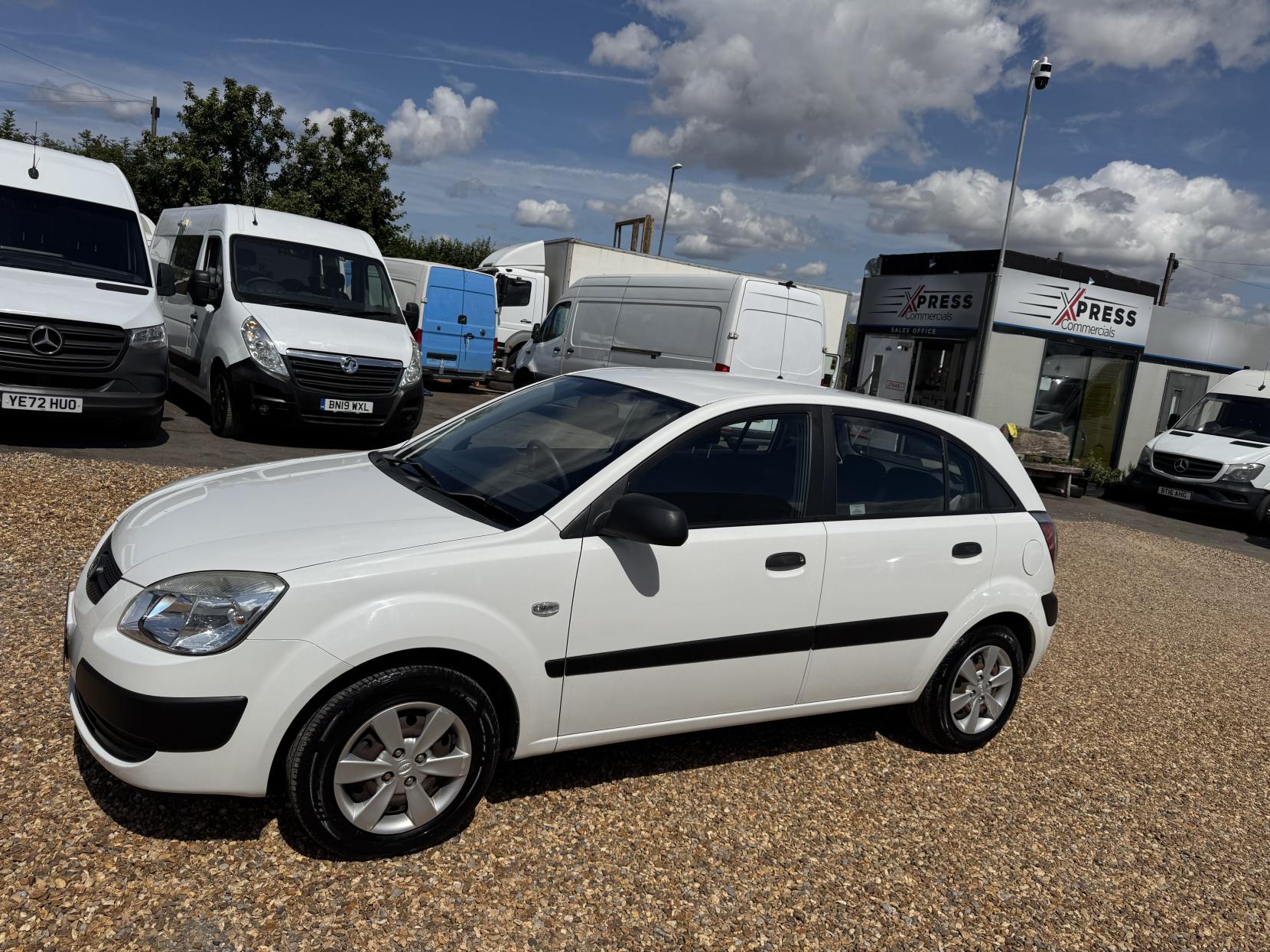 2009 Kia Rio 1.4 Hatchback 5dr Petrol Manual (139 g/km, 95 bhp) - Thumbnail 3
