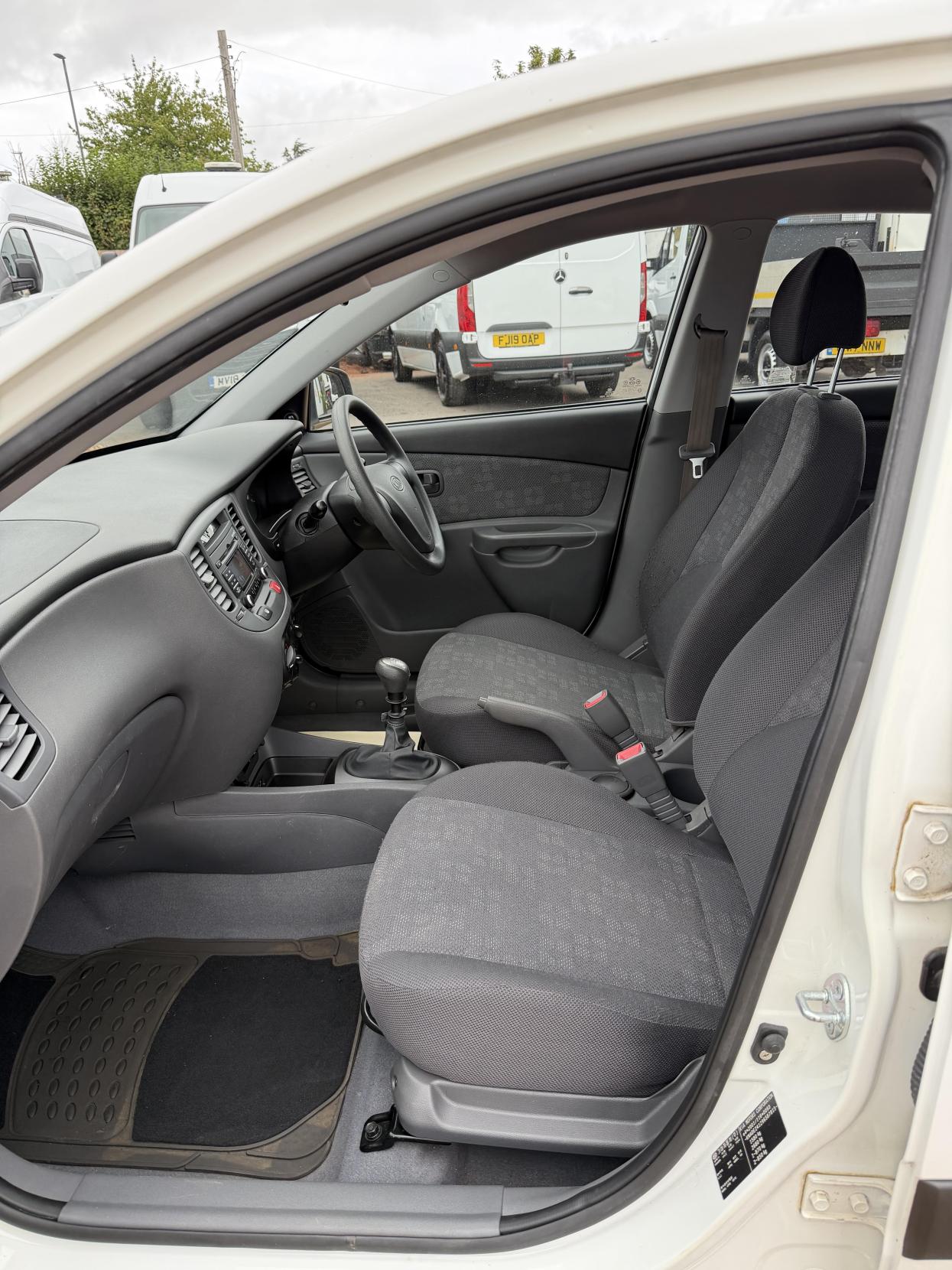 2009 Kia Rio 1.4 Hatchback 5dr Petrol Manual (139 g/km, 95 bhp) - Thumbnail 31
