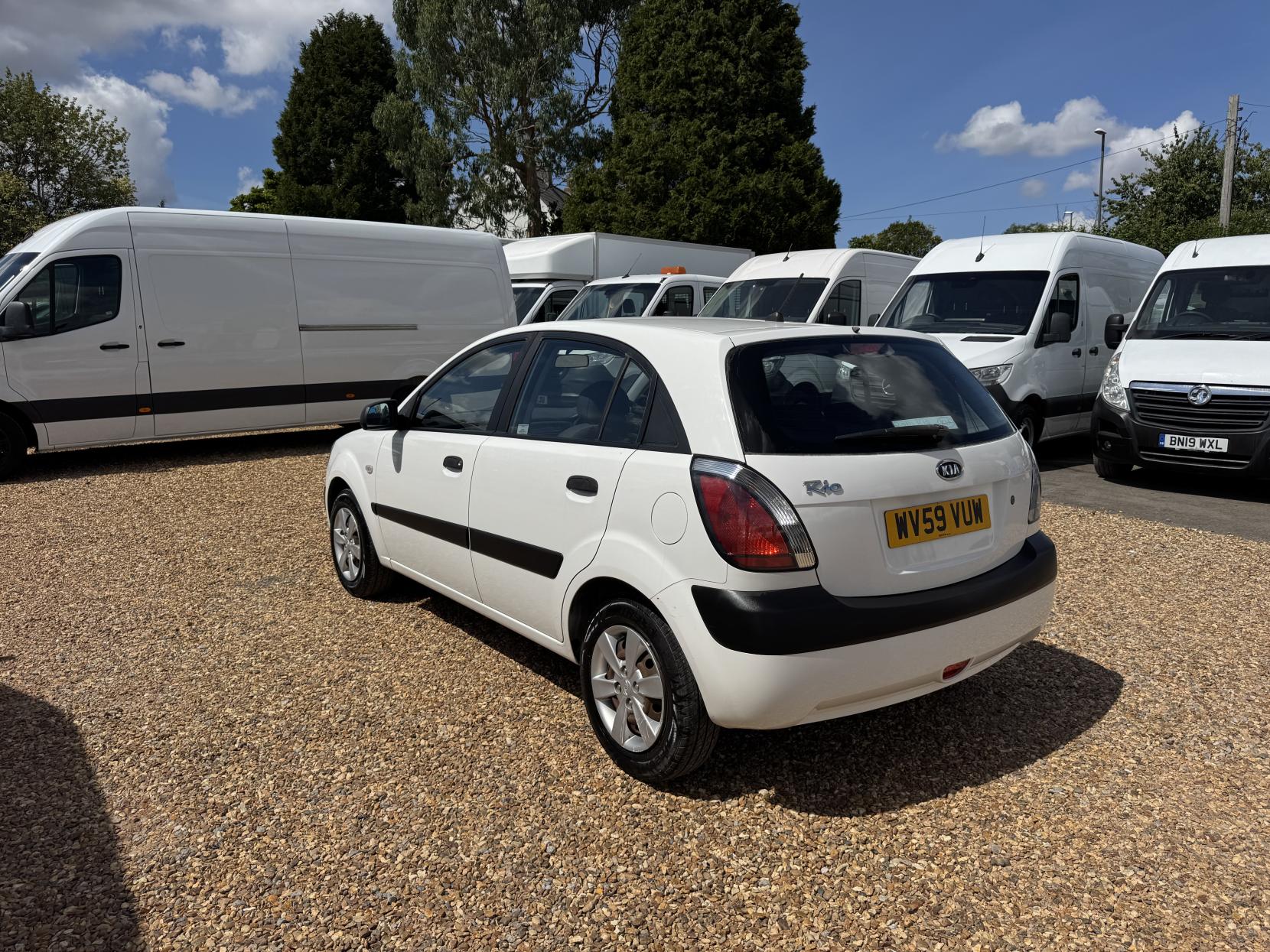 2009 Kia Rio 1.4 Hatchback 5dr Petrol Manual (139 g/km, 95 bhp) - Thumbnail 4