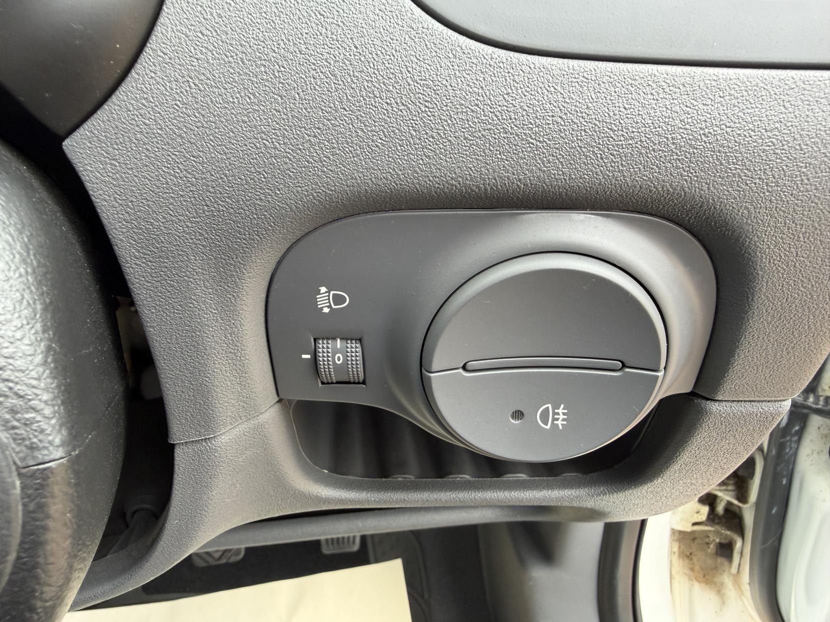 2009 Kia Rio 1.4 Hatchback 5dr Petrol Manual (139 g/km, 95 bhp) - Thumbnail 24