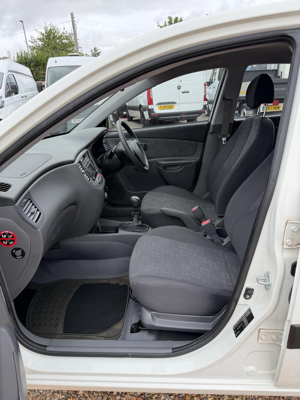 2009 Kia Rio 1.4 Hatchback 5dr Petrol Manual (139 g/km, 95 bhp) - Thumbnail 29