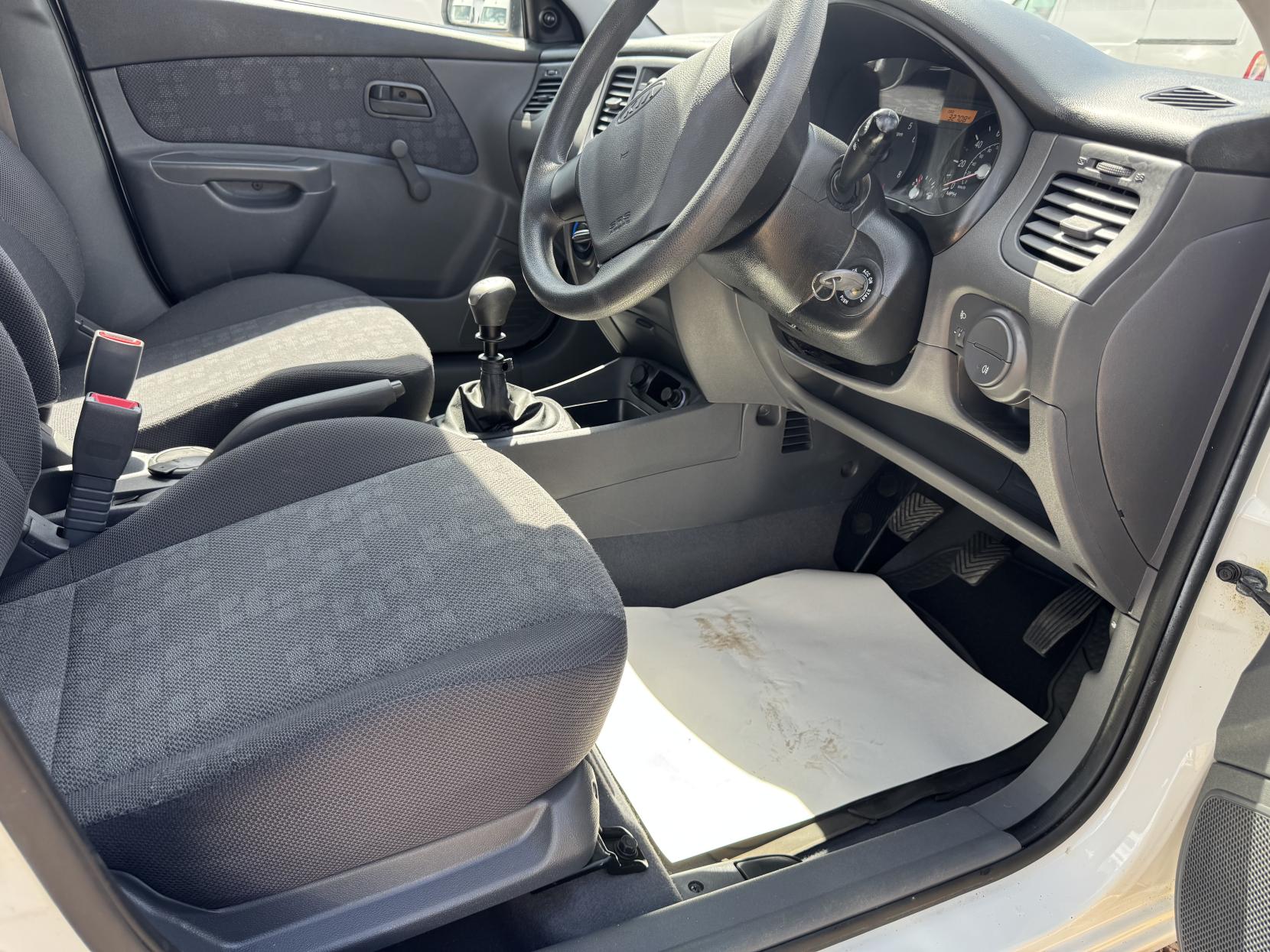 2009 Kia Rio 1.4 Hatchback 5dr Petrol Manual (139 g/km, 95 bhp) - Thumbnail 9