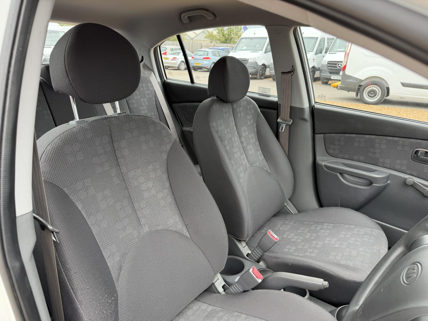 2009 Kia Rio 1.4 Hatchback 5dr Petrol Manual (139 g/km, 95 bhp) - Thumbnail 16