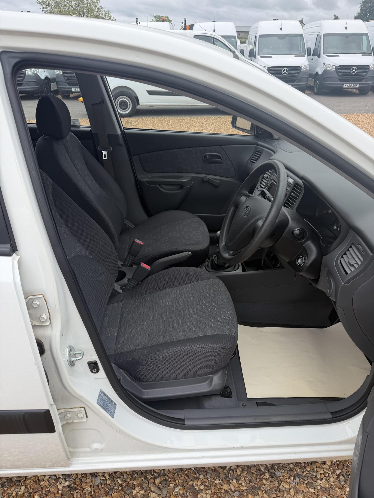 2009 Kia Rio 1.4 Hatchback 5dr Petrol Manual (139 g/km, 95 bhp) - Thumbnail 15