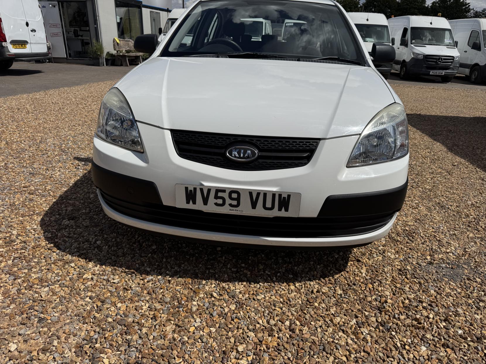 2009 Kia Rio 1.4 Hatchback 5dr Petrol Manual (139 g/km, 95 bhp) - Thumbnail 2