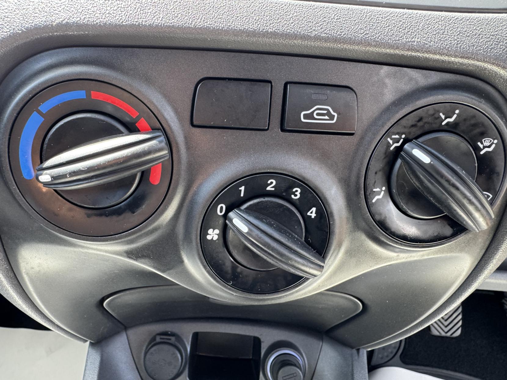 2009 Kia Rio 1.4 Hatchback 5dr Petrol Manual (139 g/km, 95 bhp) - Thumbnail 16