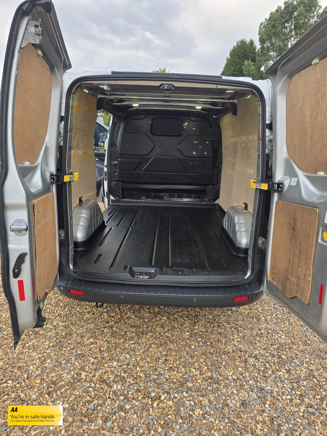 Ford Transit Custom 2.2 TDCi 290 Trend Panel Van 5dr Diesel Manual L1 H1 (186 g/km, 123 bhp)