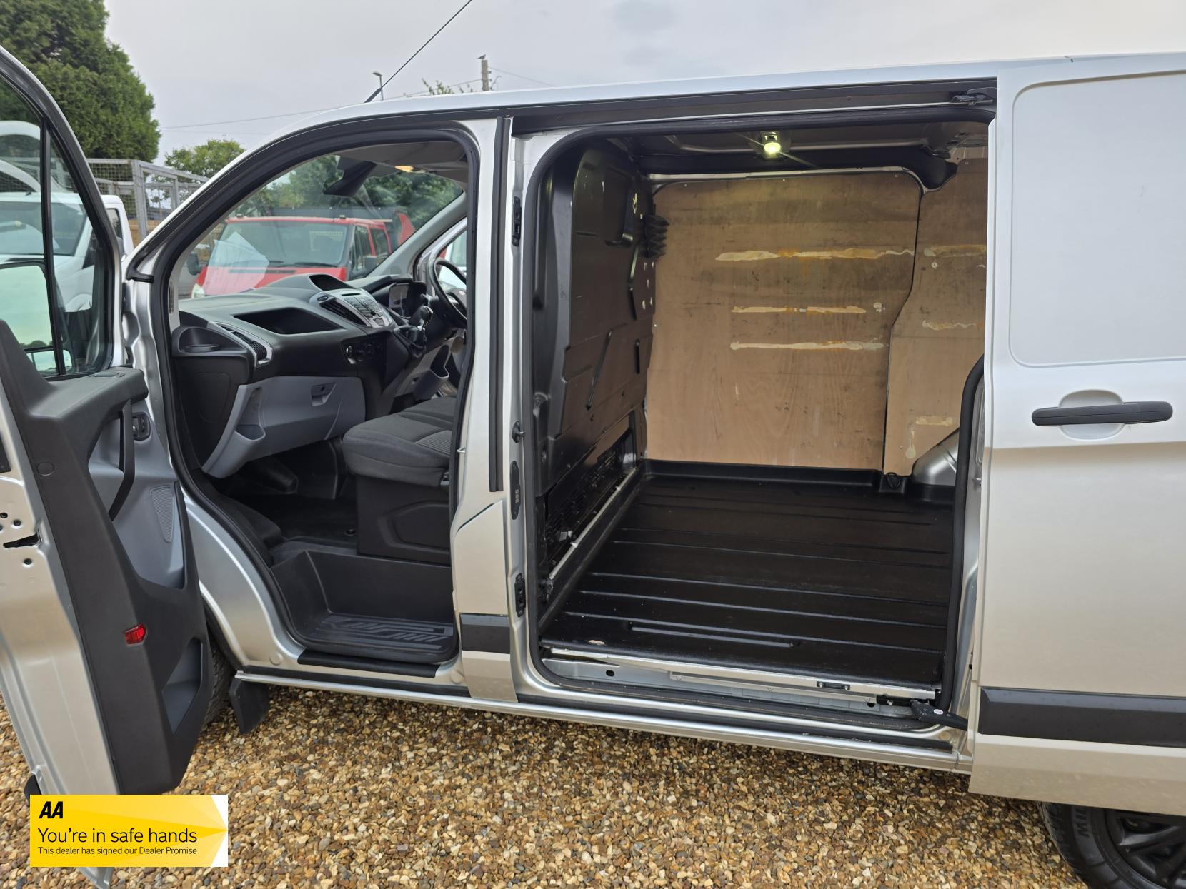 Ford Transit Custom 2.2 TDCi 290 Trend Panel Van 5dr Diesel Manual L1 H1 (186 g/km, 123 bhp)