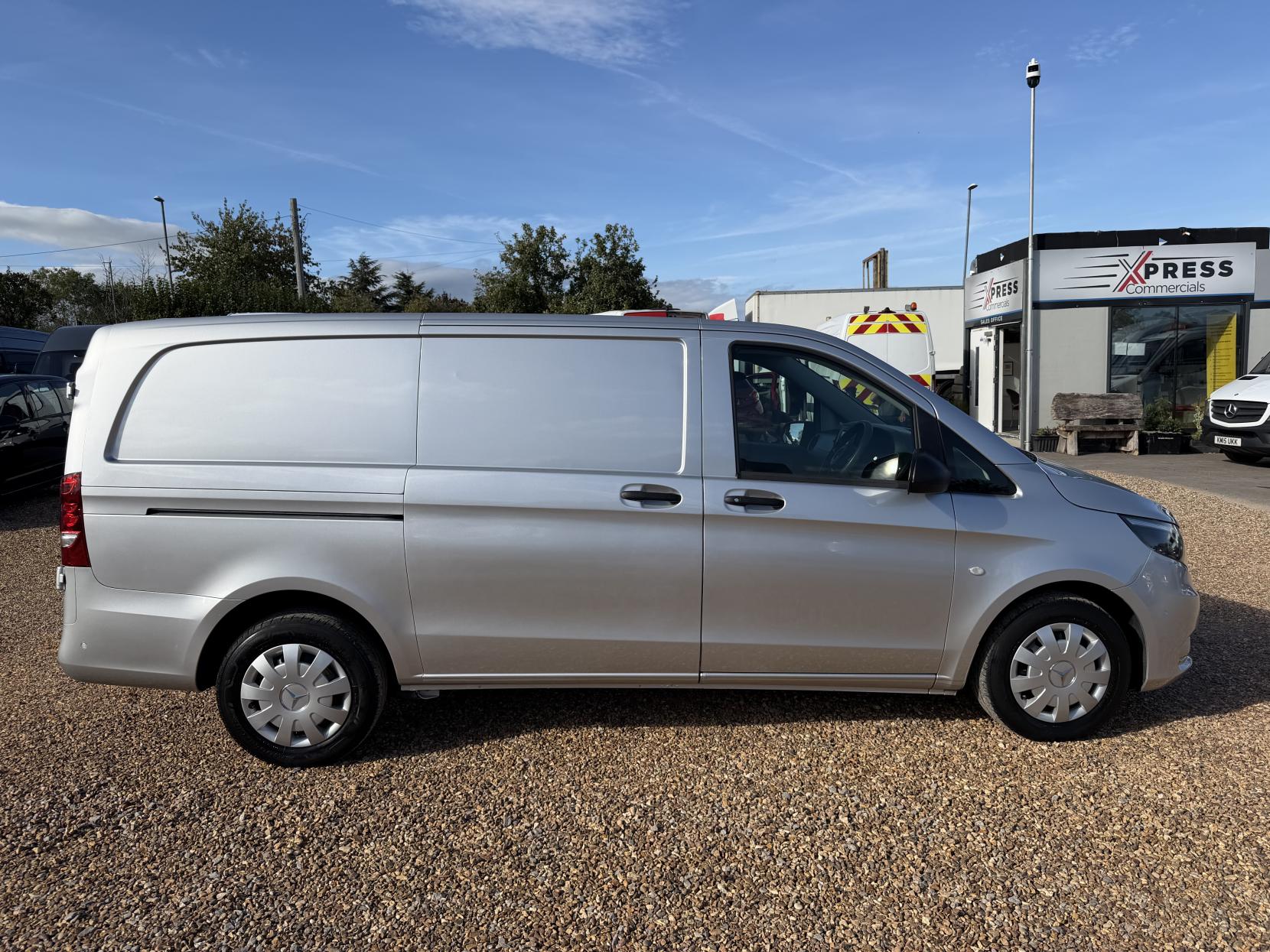 2022 Mercedes-Benz Vito 2.0 114 CDI Progressive Panel Van 5dr Diesel G-Tronic RWD L2 Euro 6 (s/s) (LWB) (136 ps) - Thumbnail 11